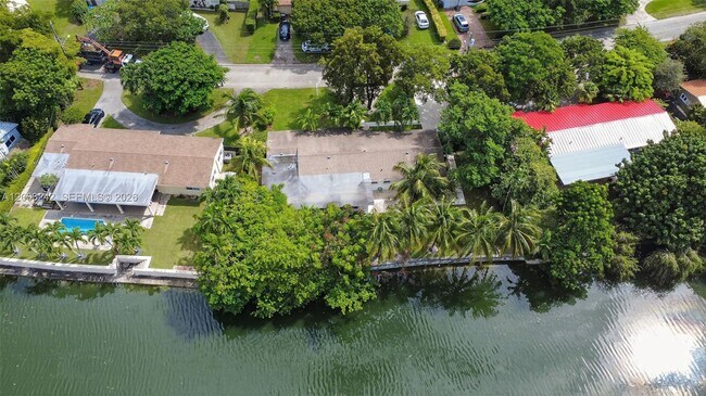 Building Photo - 6090 SW 63rd Ave