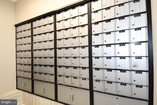 Building Photo - 4620 N Park Ave