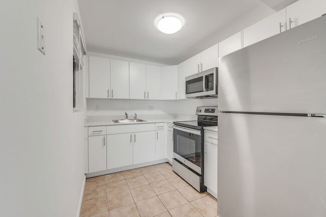 Building Photo - Riverside at South Daytona