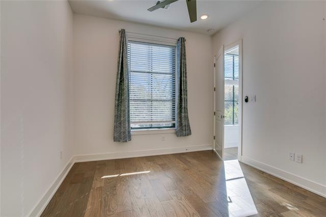 Building Photo - 112 E Oscar Dr