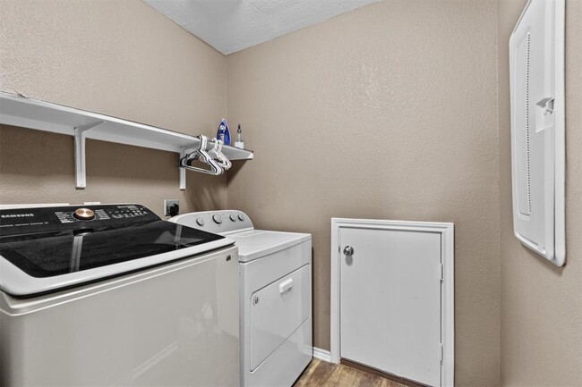 Building Photo - 5205 Cressler Ln