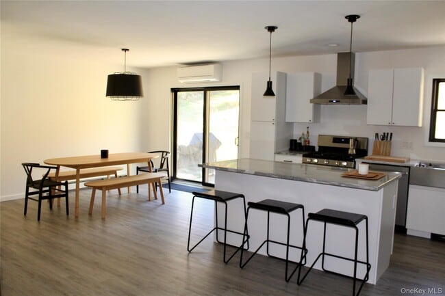 Building Photo - 3 Spruce Hl