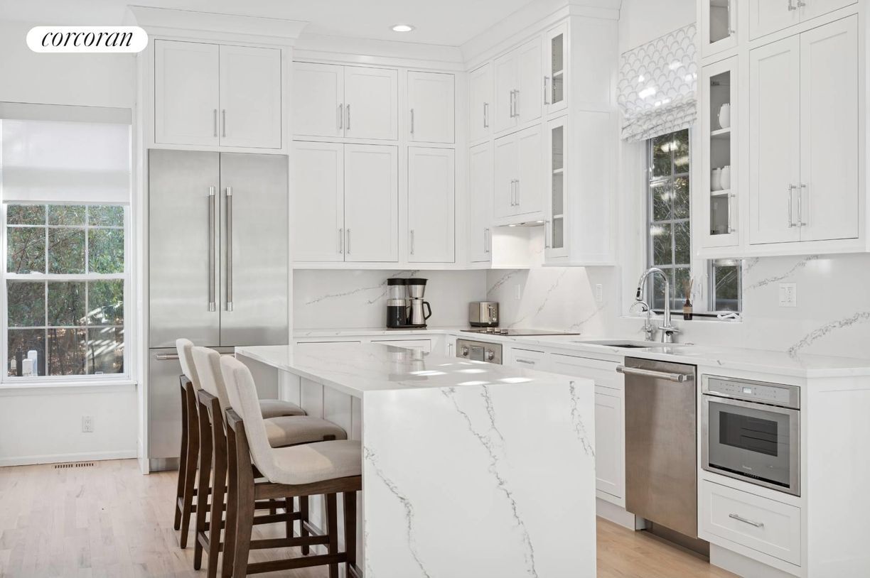 Building Photo - 5 Van Scoys Path E