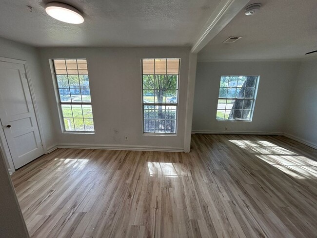 Building Photo - A hassle-free lifestyle