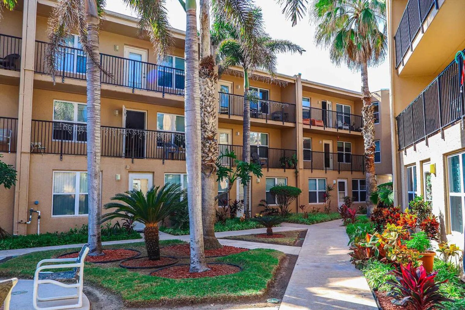 Building Photo - 115 E Coronado Dr