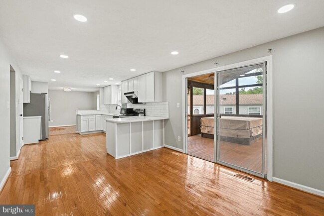 Building Photo - 9409 Mirror Pond Dr