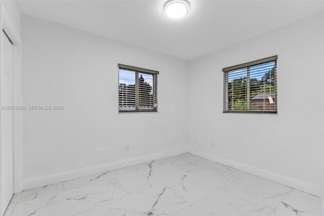 Building Photo - 4530 SW 25th St
