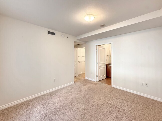 Building Photo - Modern 2BR/2.5BA with a Bonus Room Condo i...