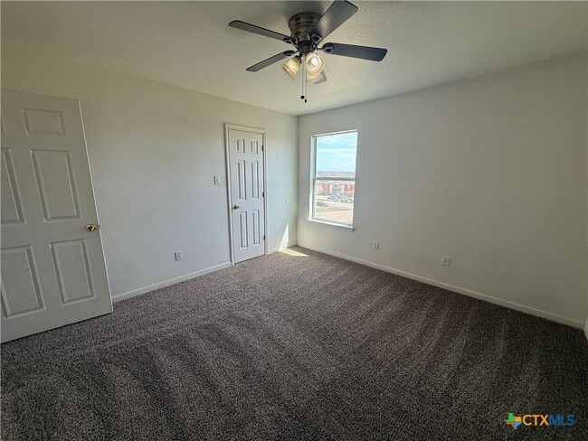 Building Photo - 705 S Amy Ln