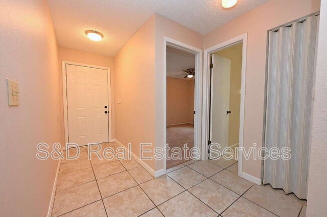 Building Photo - 1018 Sunshine Way SW