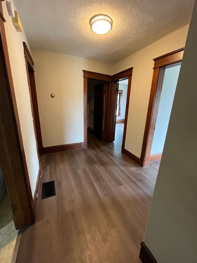 Building Photo - 549 Pine St