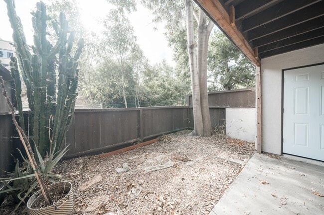 Building Photo - 8085 Caminito de Pizza