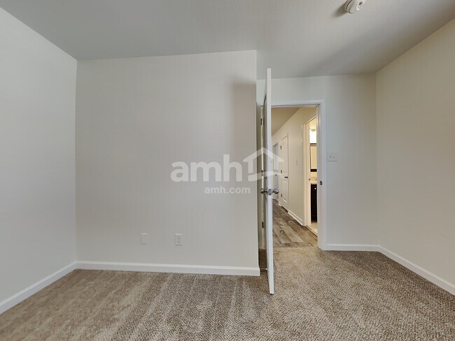 Building Photo - 6956 Holliday Park Ln