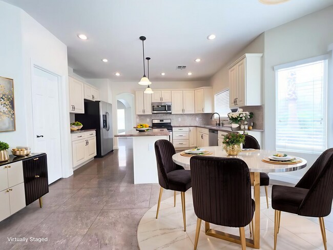 Building Photo - Great location house in Green Valley