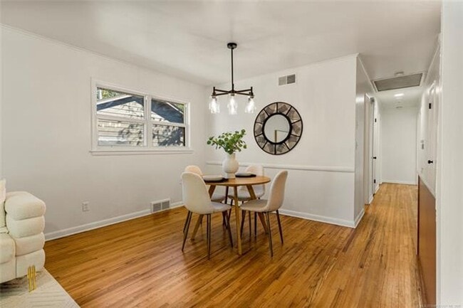 Building Photo - Beautifully Renovated 3-Bed, 2-Bath Home in Midtown Tulsa!