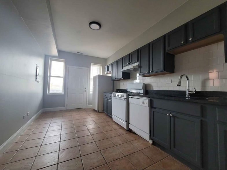 Building Photo - 527 N Homan Ave.