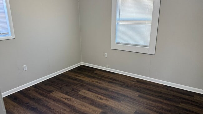 Building Photo - WINTER MOVE-IN SPECIAL: $500 OFF 1st MONTH'S RENT!**