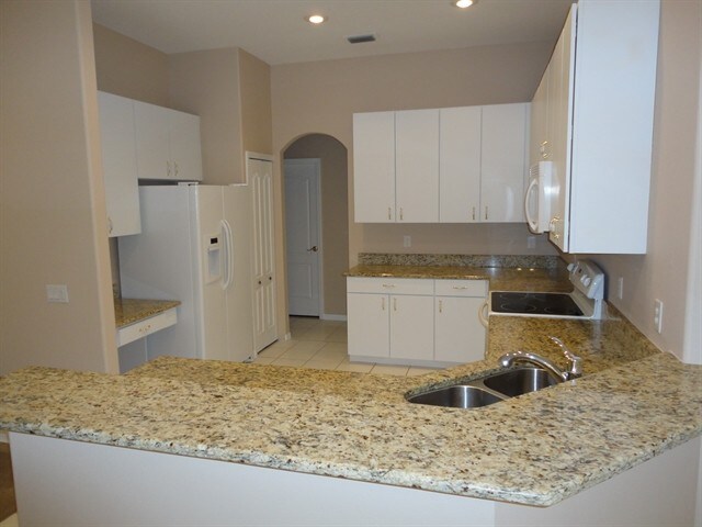 Building Photo - 4004 Water Park Ct