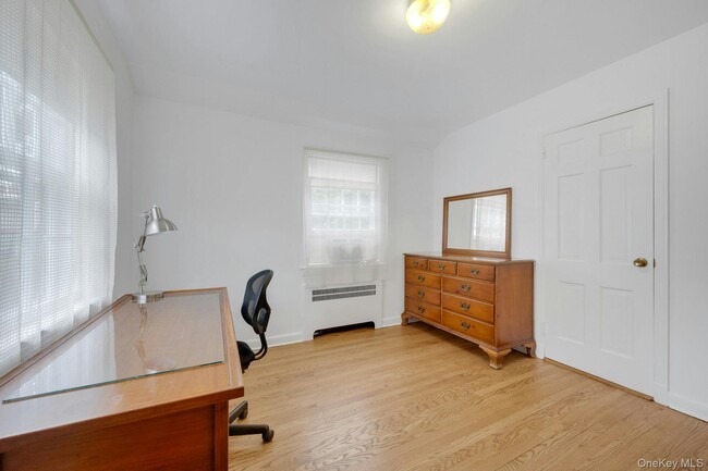 Building Photo - 136 White Rd