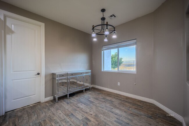 Building Photo - 2985 Bentley Dr