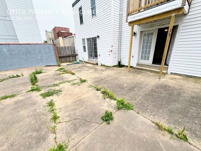 Building Photo - 456 Delmar St