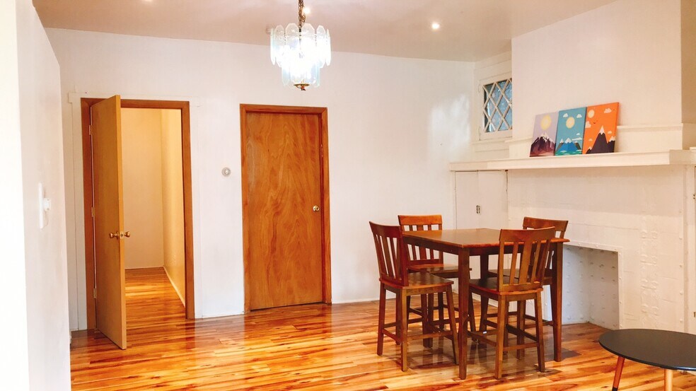 Building Photo - 5818 Hobart St