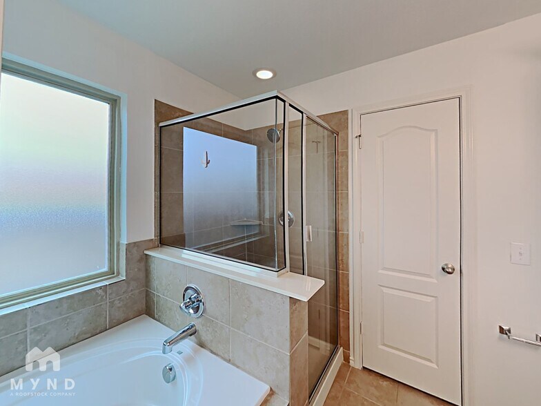 Building Photo - 440 Stonebrook Dr