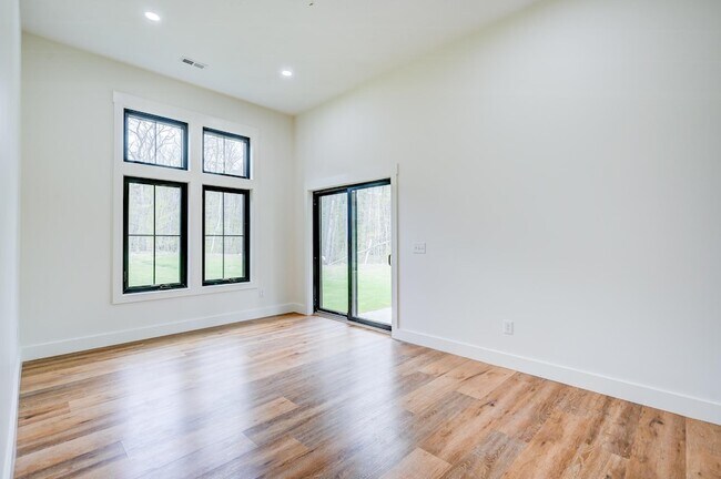 Building Photo - 19 Hidden Glade Dr