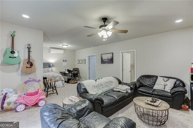 Building Photo - 6896 Big Sky Dr
