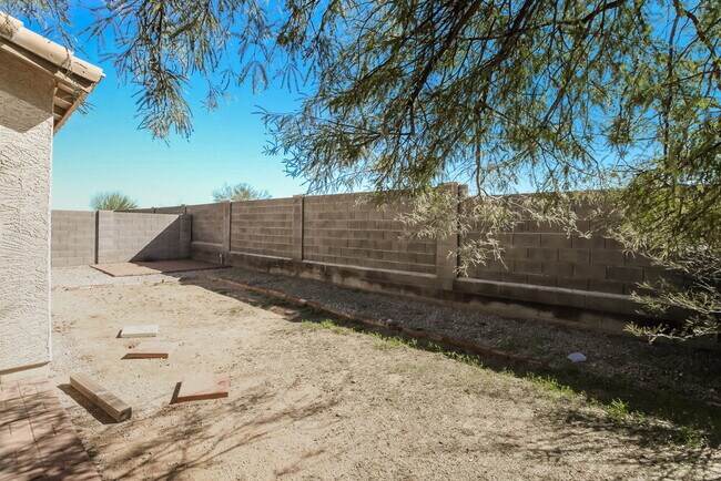 Building Photo - 2339 E Greenlee Ave