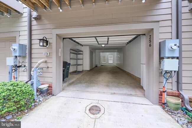 Building Photo - 256 Bluemont Branch Terrace SE