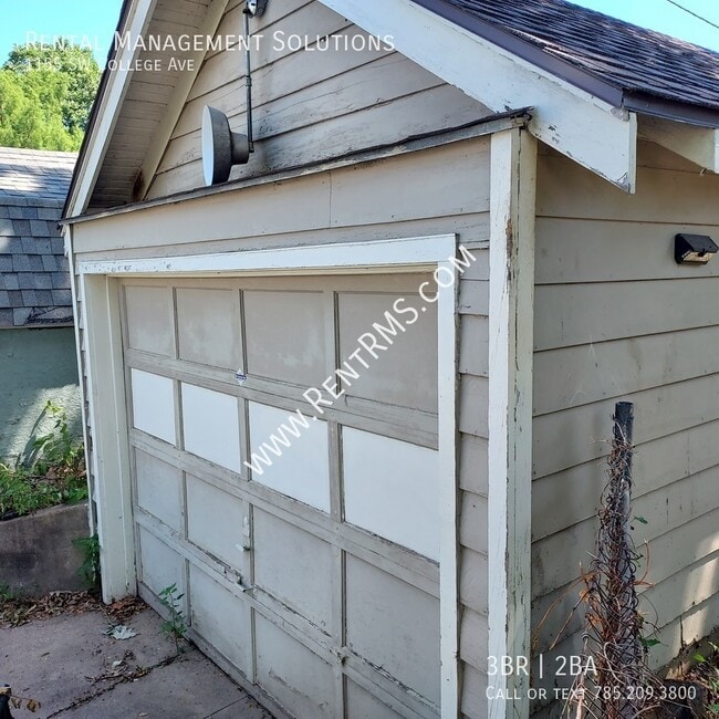 Building Photo - 1155 SW College Ave