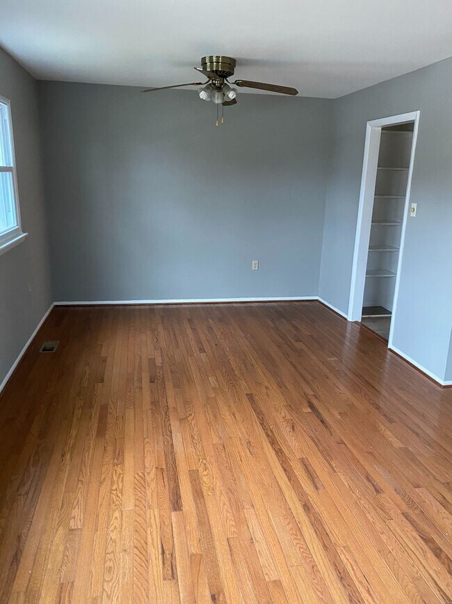 Building Photo - Townhome in Millersville