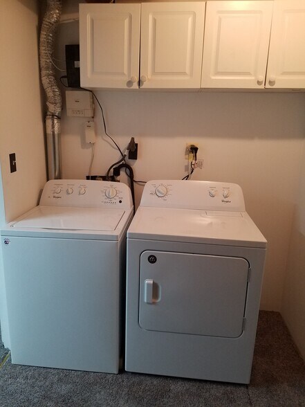Washer Dryer - 6329 Fenestra Ct