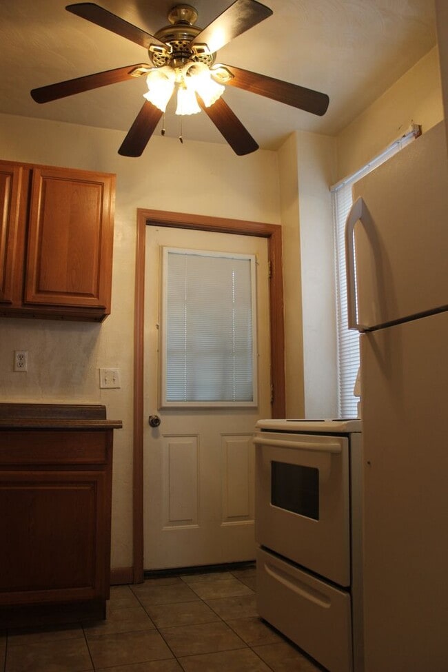Building Photo - 3 Bedroom Rowhome in North York