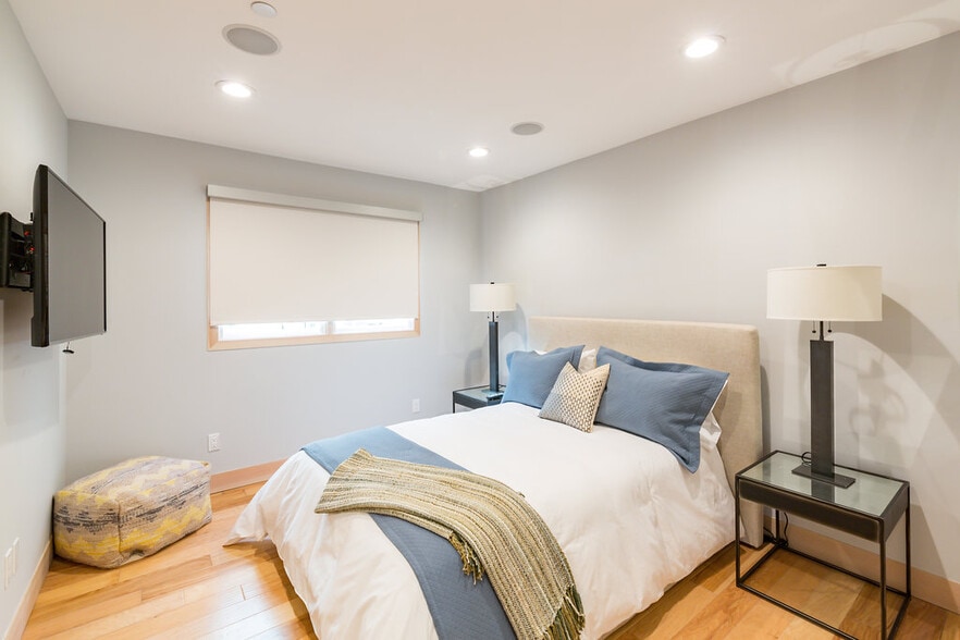 Building Photo - 814 Monterey Blvd