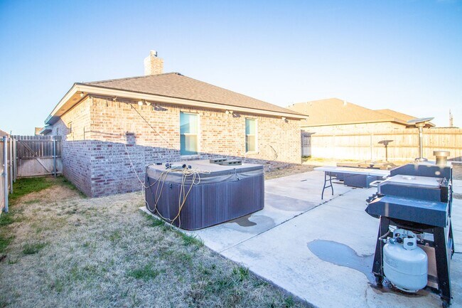 Building Photo - Pre-leasing for Fall!! 3/2/2 Luxury Home i...
