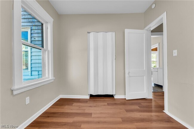 Building Photo - 8517 Rosewood Ave