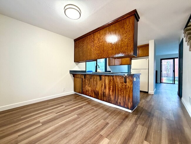 Building Photo - **$1000 DEPOSIT + TWO WEEKS FREE RENT** Spacious Townhouse in the Heart of Garden Home~ New LVP F...