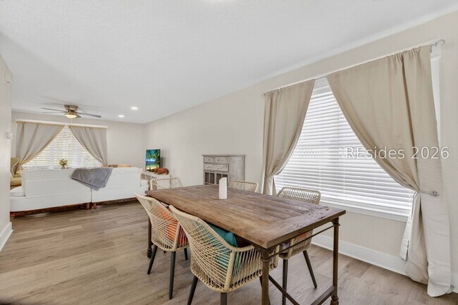 Building Photo - 225 University Pkwy