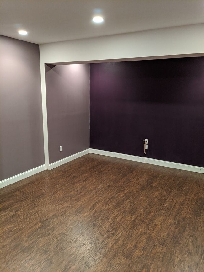 Building Photo - Single Family Home in Established Urbana H...