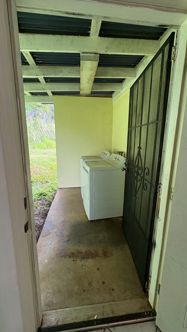 Building Photo - Beautiful 3 Bedroom House with Studio and Separate Garage on Property