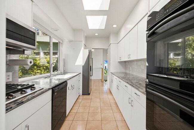 Building Photo - 45 Graystone Terrace