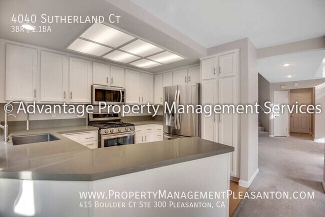 Building Photo - 4040 Sutherland Ct