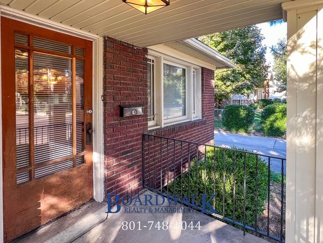 Building Photo - 2247 E Lambourne Ave