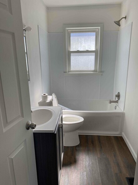 Building Photo - 811 Rubens St