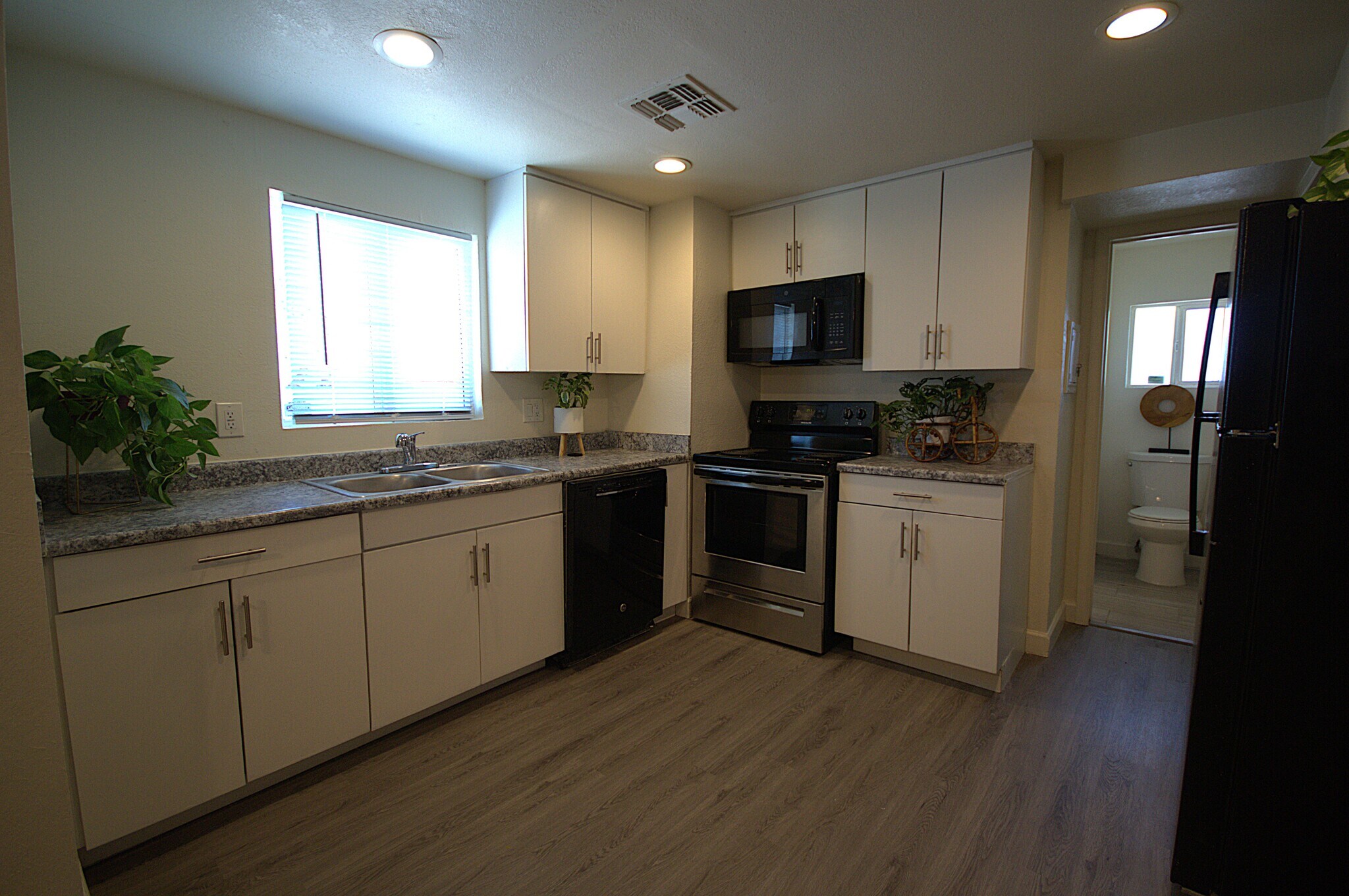Kitchen - 9632 N 10th Ave