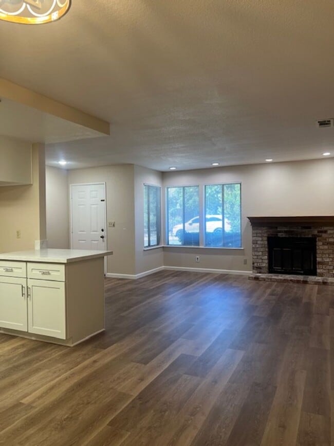 Building Photo - BEAUTIFULLY REMODELED 3 BEDROOM IN LOOMIS!!