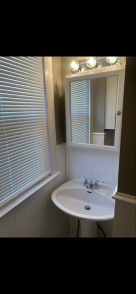 Building Photo - 42 Baldwin St