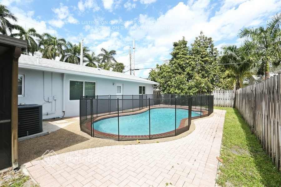 Building Photo - 4904 SW 90th Ave